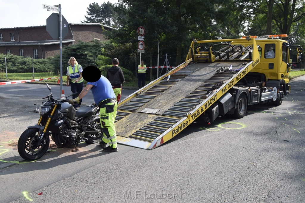 Schwerer Krad PKW Unfall Koeln Muelheim Am Springborn Cottbuserstr P172.JPG - Miklos Laubert